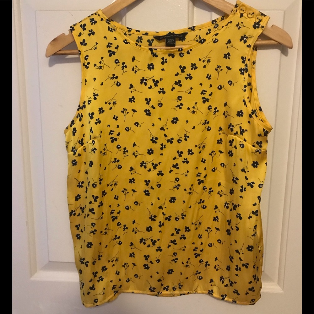 Floral Button-Shoulder Shell - Picture 2 of 6